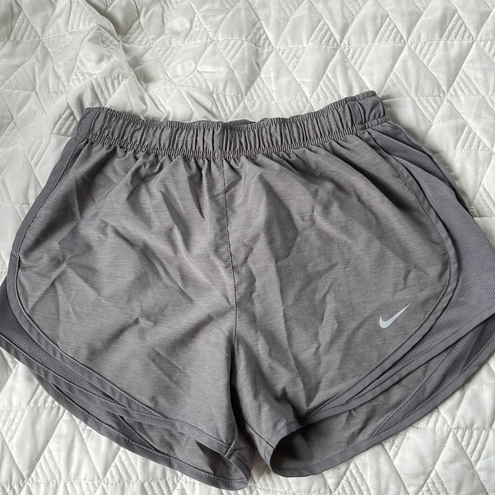 grey nike shorts